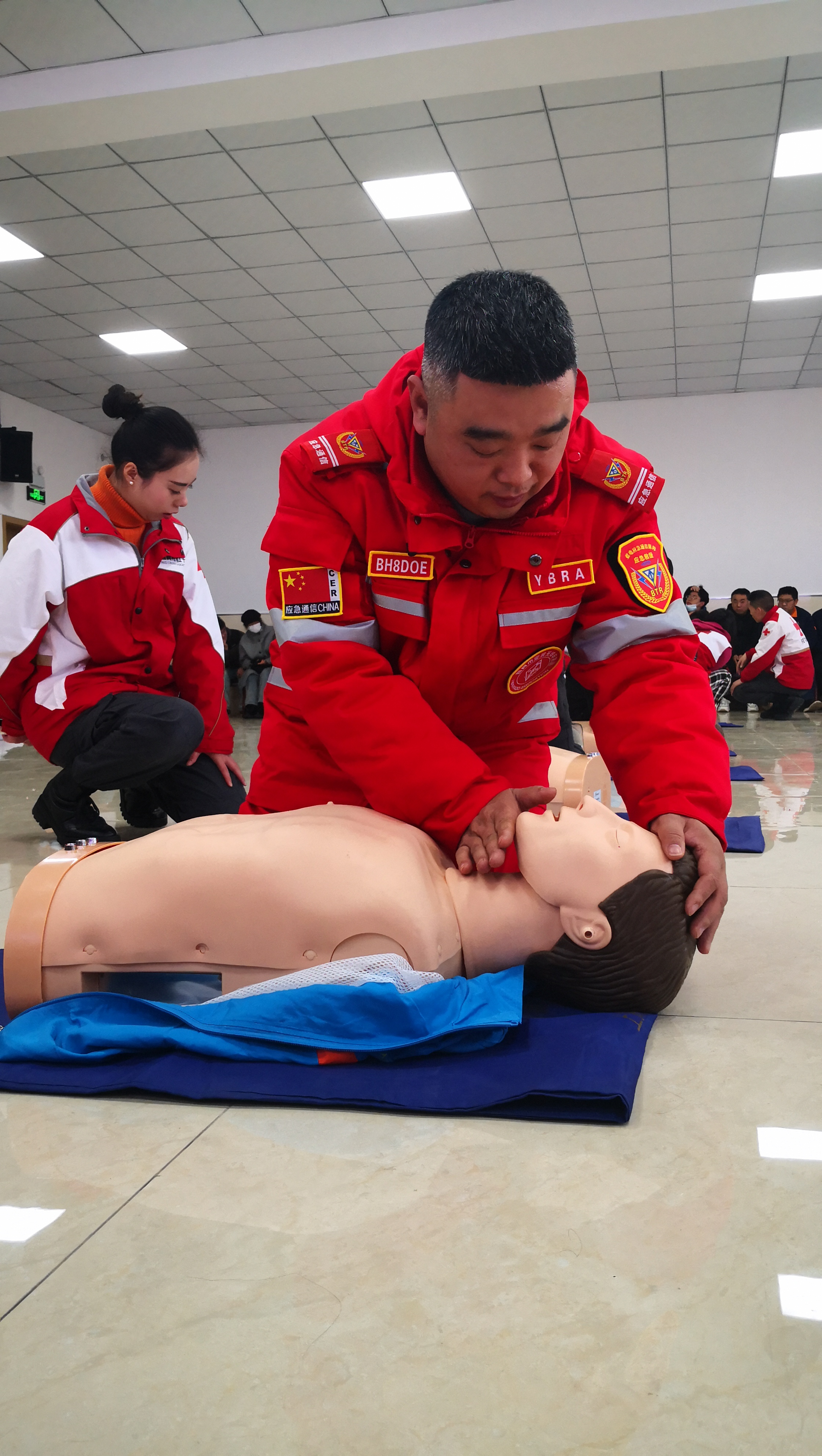 蓝电救援队参加应急救护培训
